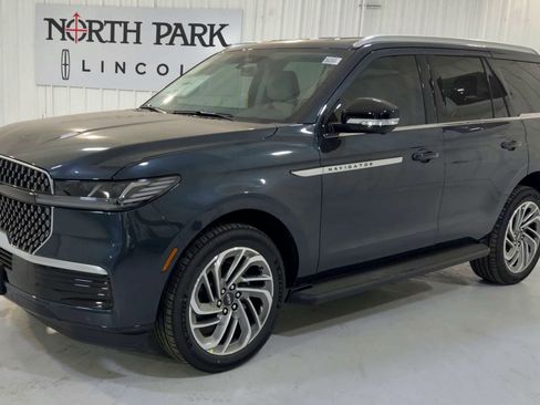 New 2026 Lincoln Navigator Premiere AWD/4WD image 5