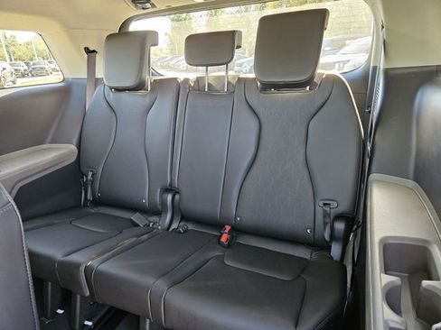 New 2026 Kia Carnival FWD image 12