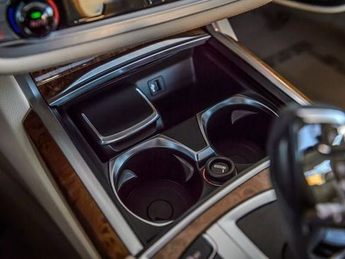 Used 2018 BMW 740i image 32