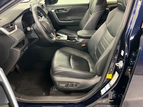Used 2021 Toyota RAV4 XLE Premium AWD/4WD image 18