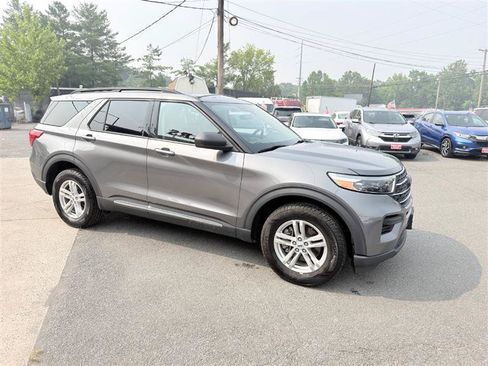 Used 2023 Ford Explorer XLT AWD/4WD image 7