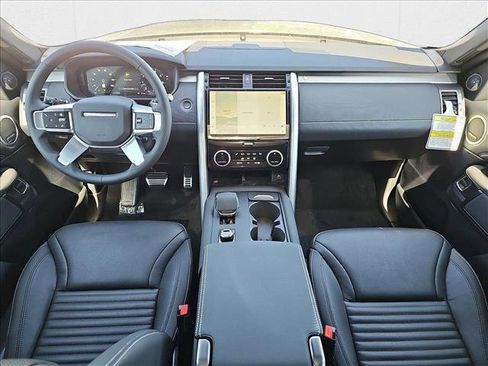New 2025 Land Rover Discovery Dynamic SE AWD/4WD image 9