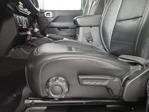Used 2022 Jeep Wrangler Unlimited Sahara w/ Cold Weather Group AWD/4WD image 28