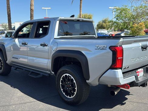 Used 2025 Toyota Tacoma TRD Off-Road image 5