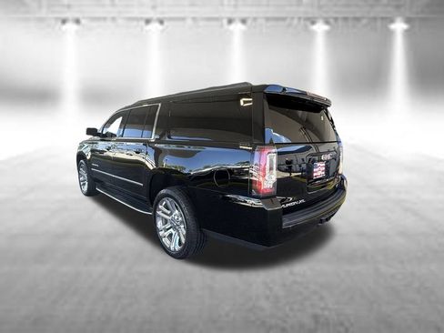 Used 2017 GMC Yukon XL SLT w/ Premium Edition AWD/4WD image 7