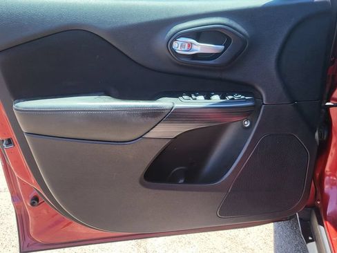Used 2016 Jeep Cherokee Sport FWD image 24