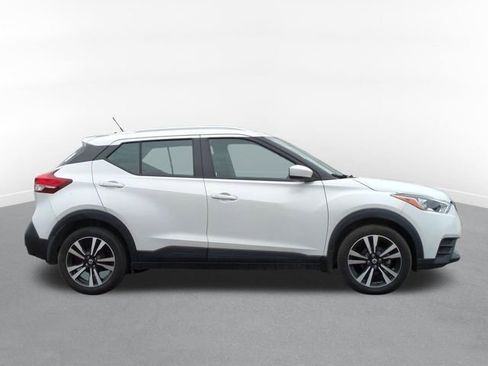 Used 2020 Nissan Kicks SV image 2