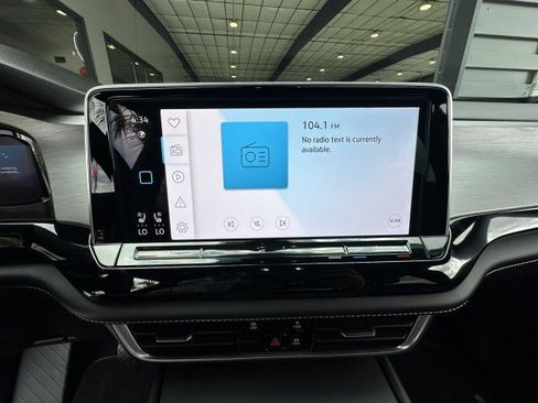 Used 2024 Volkswagen Atlas Cross Sport SE image 19