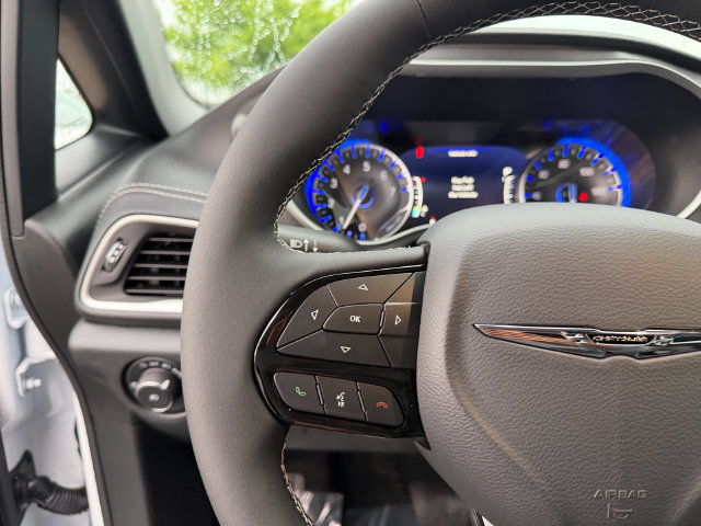 New 2026 Chrysler Pacifica Select AWD/4WD image 17