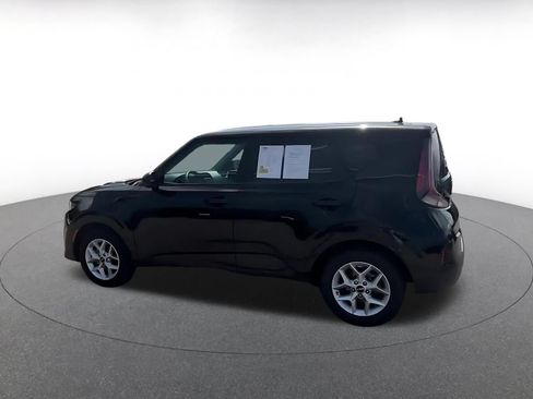 Used 2025 Kia Soul LX w/ LX Technology Package FWD image 8
