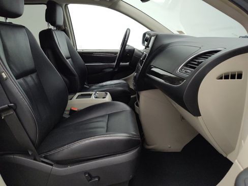 Used 2015 Chrysler Town & Country Touring-L w/ Driver Convenience Group FWD image 21