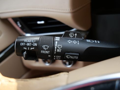 Used 2018 Cadillac Escalade Platinum AWD/4WD image 34