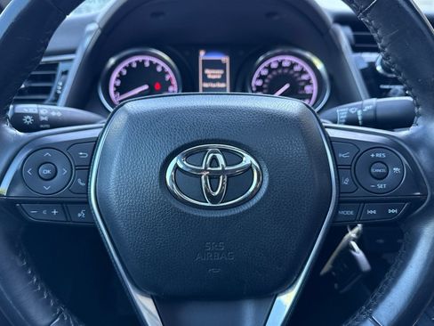 Used 2020 Toyota Camry SE w/ Blackout Package FWD image 31