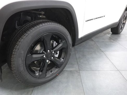 New 2026 Jeep Grand Cherokee Limited w/ Limited Altitude Package AWD/4WD image 32