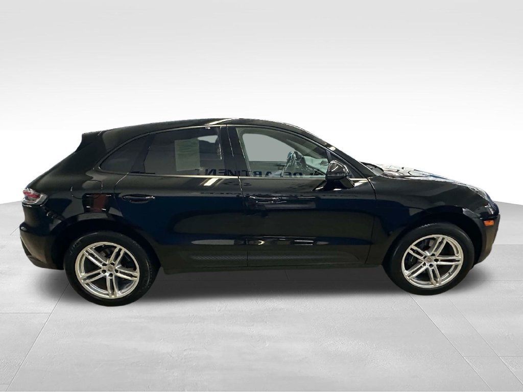 Used 2024 Porsche Macan AWD/4WD image 30