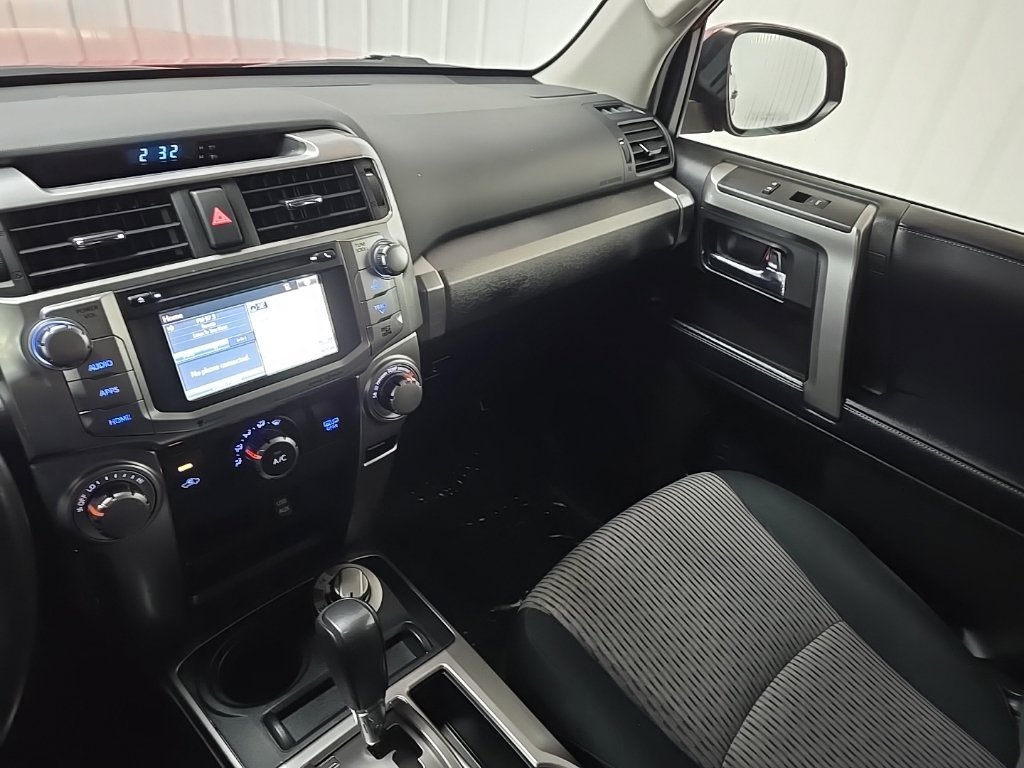 Used 2018 Toyota 4Runner SR5 AWD/4WD image 26