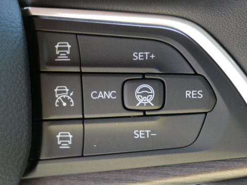 New 2026 Jeep Grand Cherokee L Limited AWD/4WD image 18