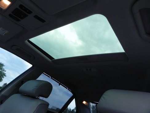 Used 2001 BMW 740iL image 16