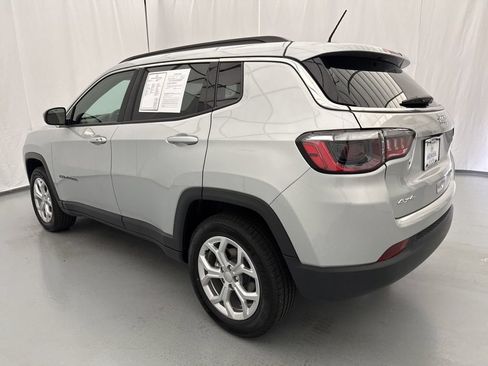 Used 2024 Jeep Compass Latitude AWD/4WD image 5