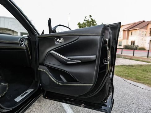 Used 2021 Aston Martin DBX image 48