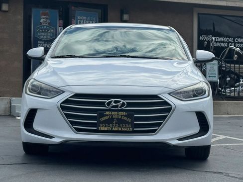 Used 2017 Hyundai Elantra SE FWD image 2