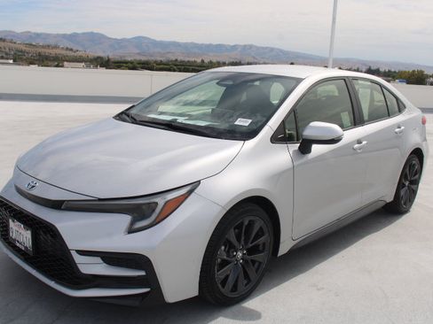 Used 2024 Toyota Corolla SE FWD image 6