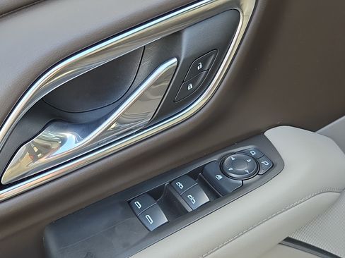 Used 2024 Chevrolet Tahoe LS RWD image 16