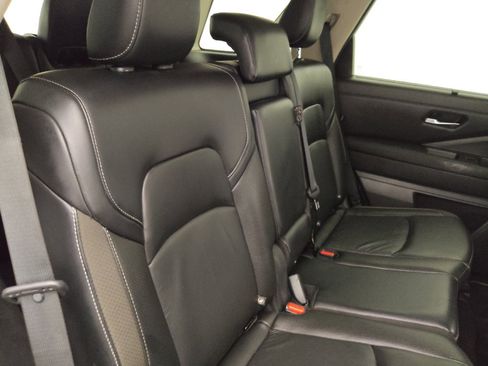 Used 2023 Nissan Pathfinder SL FWD image 19