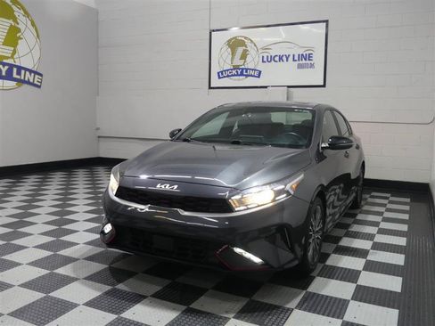 Used 2023 Kia Forte GT-Line w/ GT-Line Premium Package FWD image 4
