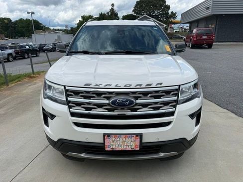 Used 2019 Ford Explorer XLT w/ Equipment Group 202A FWD image 3