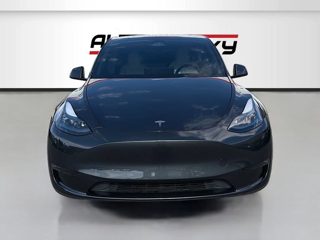 Used 2024 Tesla Model Y Long Range AWD/4WD image 2