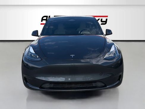 Used 2024 Tesla Model Y Long Range AWD/4WD image 2