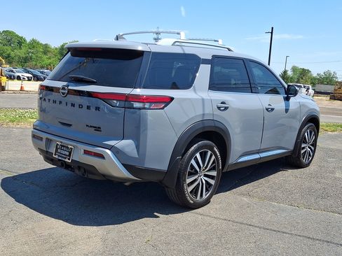 Certified 2024 Nissan Pathfinder Platinum w/ Black Appearance Package AWD/4WD image 7