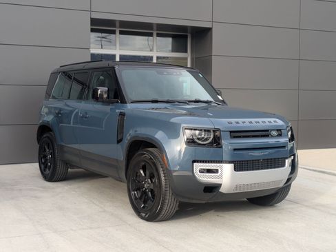 Used 2025 Land Rover Defender 110 S image 3