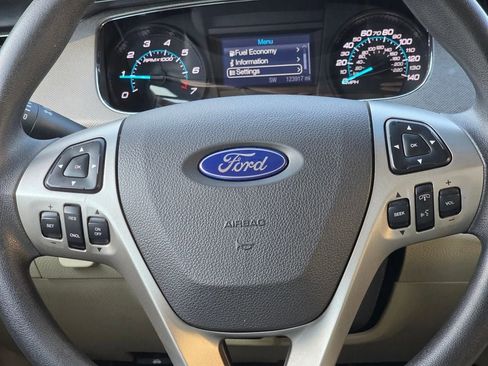 Used 2016 Ford Taurus SE image 16