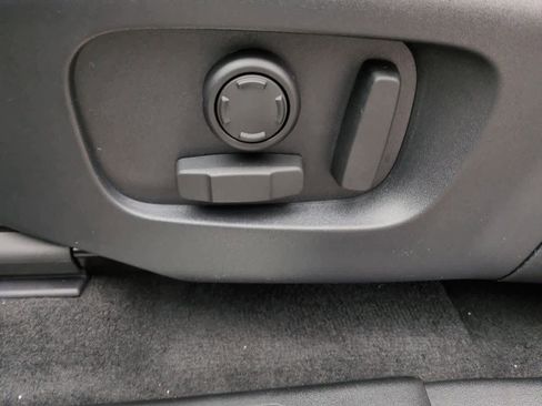 New 2026 Land Rover Discovery Sport Landmark image 17