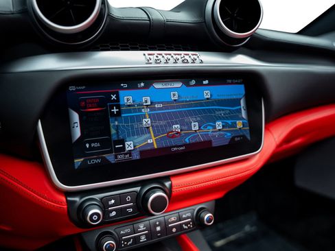 Used 2019 Ferrari Portofino RWD image 48
