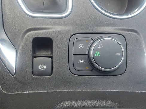 Certified 2023 Chevrolet Traverse LT FWD image 28