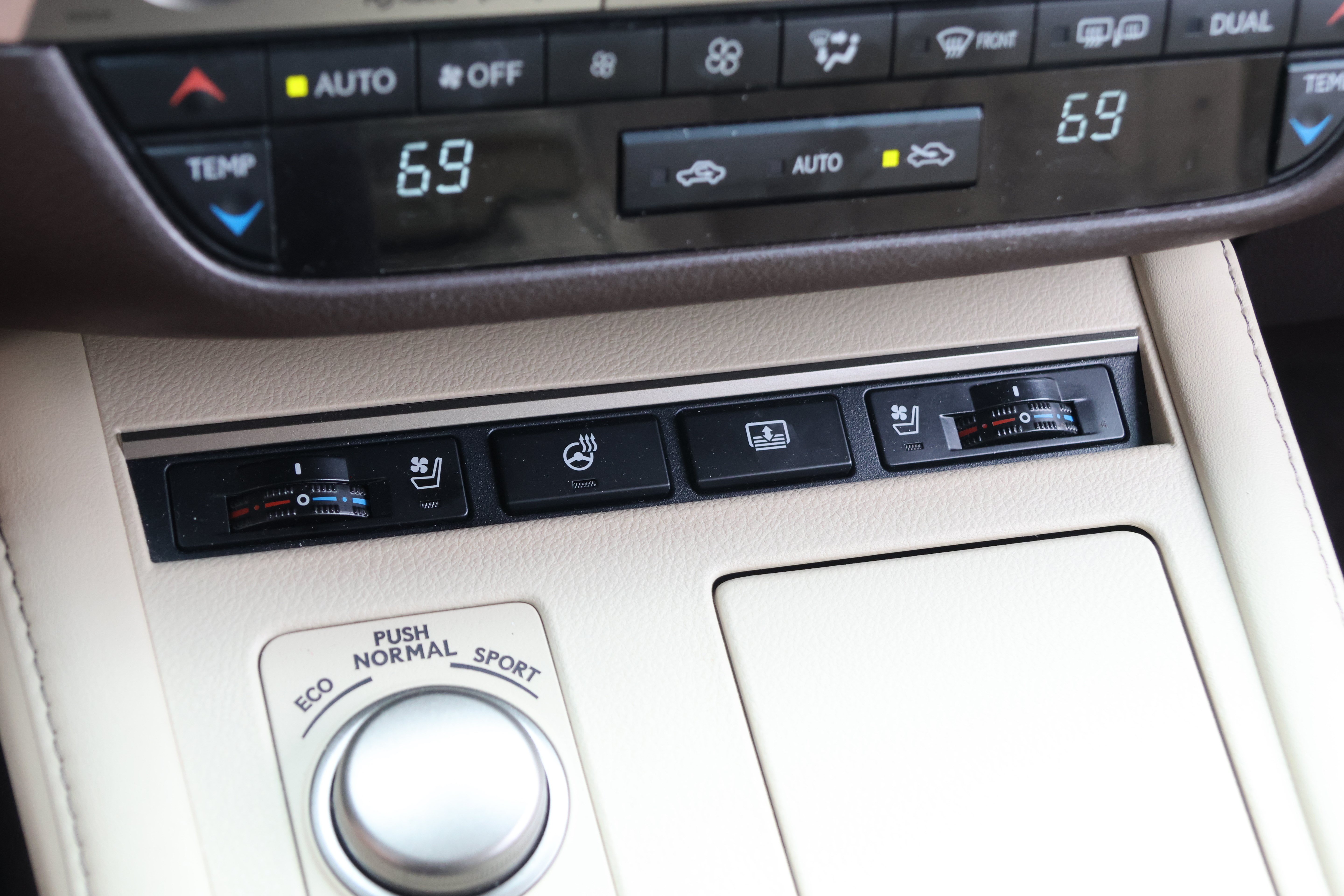 Used 2017 Lexus ES 350 w/ Luxury Package FWD image 25