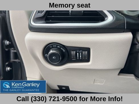 Used 2021 Chrysler Pacifica Touring-L w/ Uconnect Theater Family Group image 29