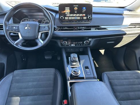 Used 2024 Mitsubishi Outlander SE image 9