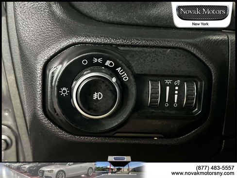 Used 2022 Jeep Wrangler Unlimited Sahara w/ Cold Weather Group image 19