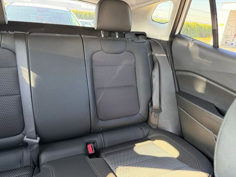 Used 2025 Chevrolet Trax LT image 35