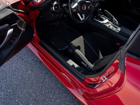 Used 2018 FIAT 124 Spider Classica w/ Technology Group image 16