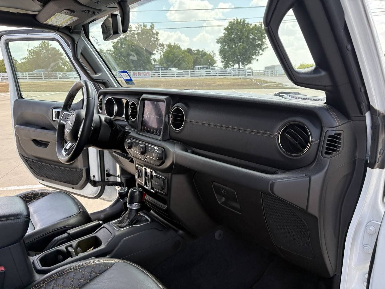 Used 2023 Jeep Gladiator Overland AWD/4WD image 14