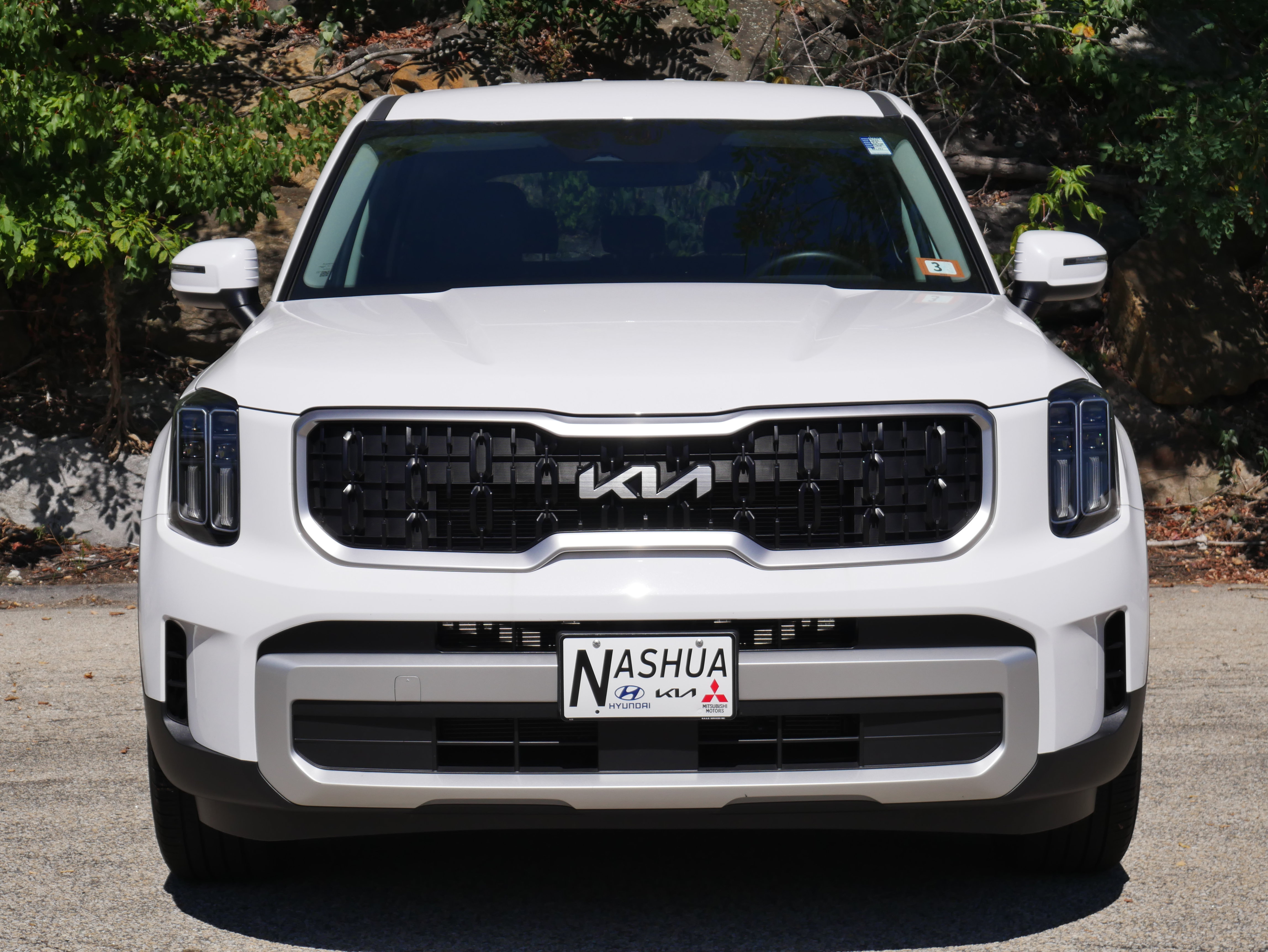 Certified 2025 Kia Telluride LX FWD image 2