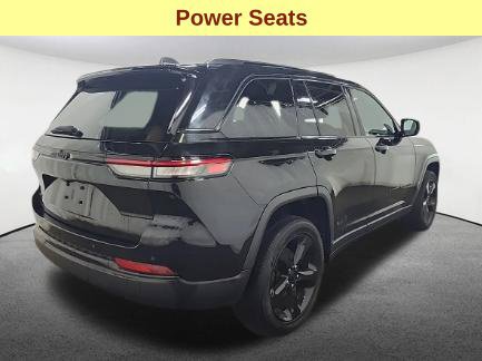 Used 2023 Jeep Grand Cherokee Altitude AWD/4WD image 10
