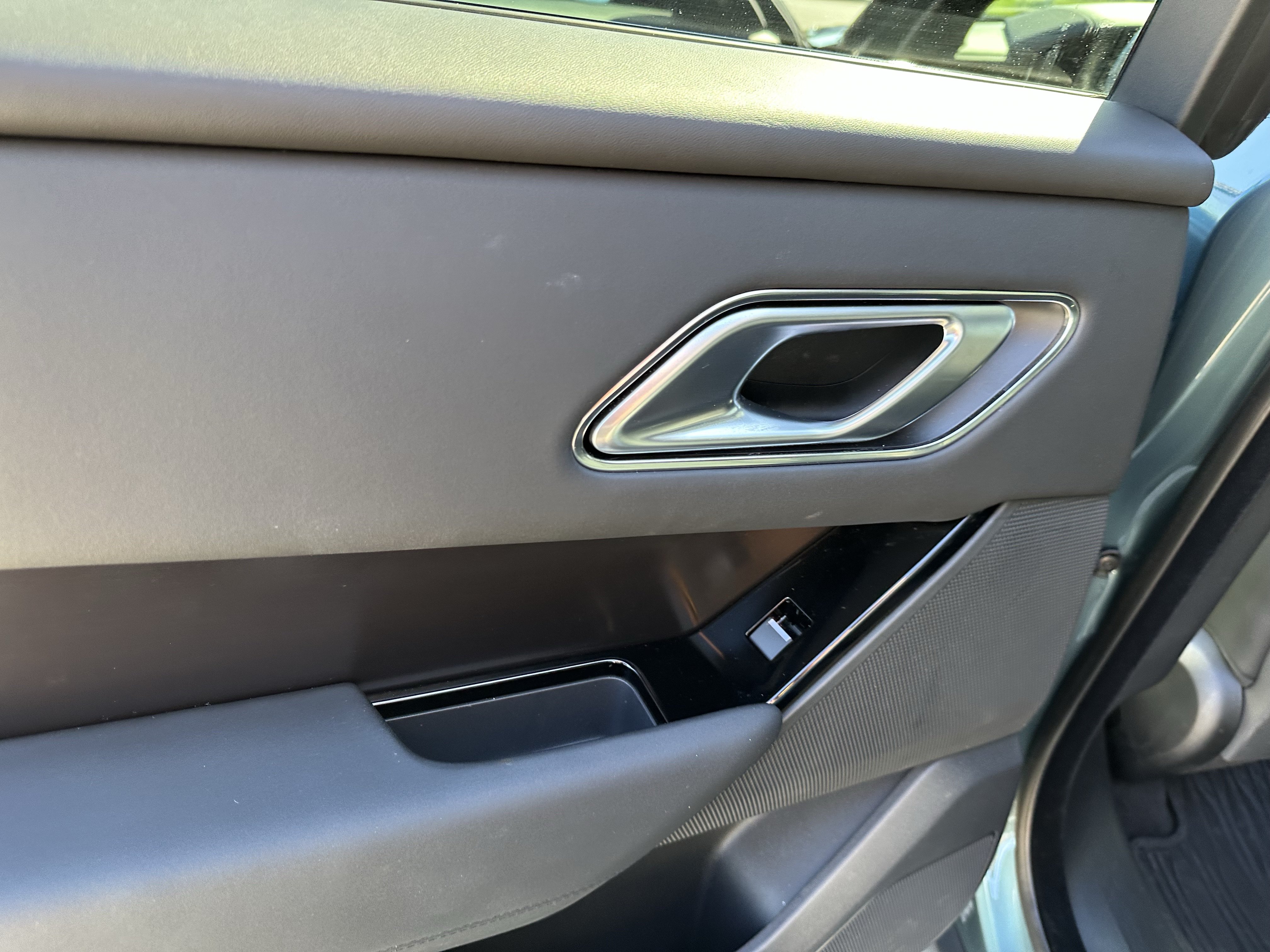 Certified 2026 Land Rover Range Rover Velar Dynamic SE AWD/4WD image 28