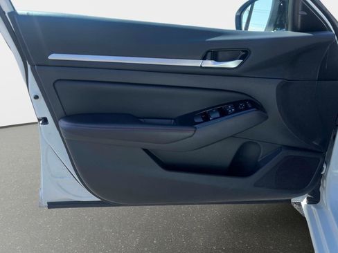 Certified 2025 Nissan Altima 2.5 SR image 18