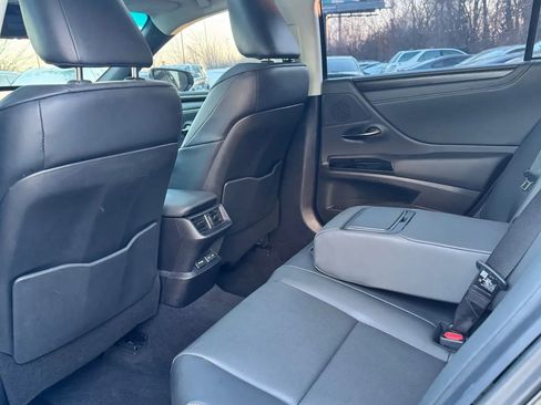 Used 2024 Lexus ES 300h F Sport image 12